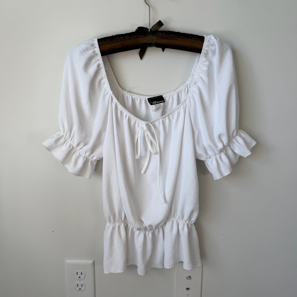 Vintage 2000’s white off shoulder pretty top